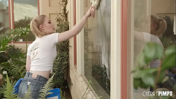 EmmaStarletto Hot Petite Blonde Spinner Gets Wet and TemptsSteve Holmes into Her Pussy