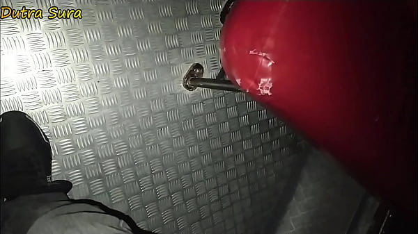 Estava tansando_na poltrona do ônibus eme expulsaram Então fui transar na cabine
