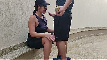 Sapatão pagando boquete dando a buceta sem_vontade_nenhuma