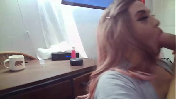 Hot Latina MILF puts onion booty_to work