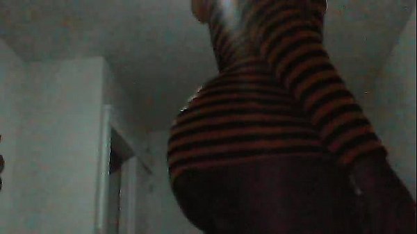 Thick ass_shorty in skirt