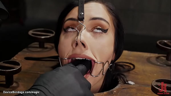 Slave in bondage cube pussy_vibrated