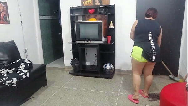 Aprovecho_que mi MARIDO no_esta en_casa para follarme a mi_HIJASTRO