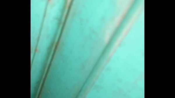 Ngintip Istritetangga kost yang sengaja gak_kunci kamar saatsuaminya kerja_malah diajak ngentot