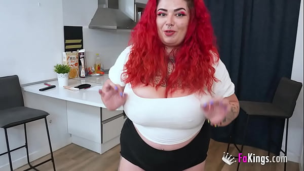 Busty Spanish BBW_Leia Saez knows_hot to treat to_the supermarket_guy