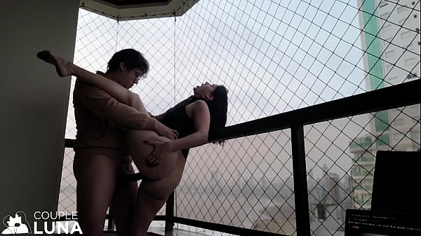 CasadaSafadinha Chupando Pau_Grande eDando Gostoso aBucetinha na Varanda pra Gozarem DentroSEX IN_PUBLIC PLACES BalneárioCamboriú